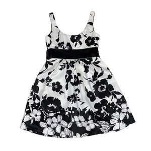 Teeze Me juniors black and white floral print dress with sash Size 5